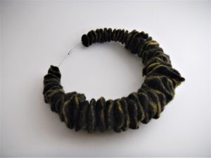 Collier ras le cou en feutre noir
